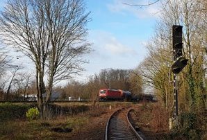 Einmündung der Brexbachtalbahn in die Rheinstrecke bei Engers 2020 mit ehemaligem Einfahrtssignal Bhf Engers